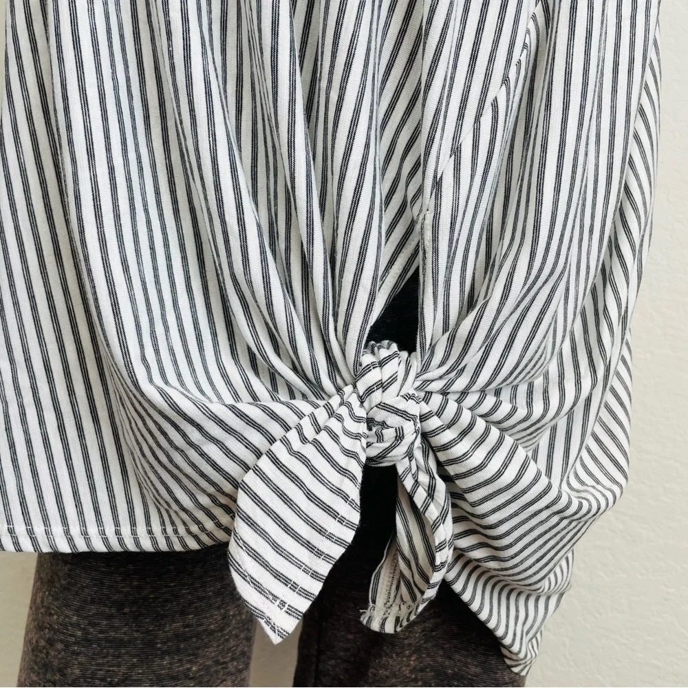 Max Studio Tie-Front Short Sleeve Top/Tunic - Picture 6 of 13